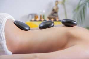 Massagebehandeling op training locatie voor herstel na intensieve trainingen