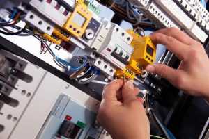 Home Essentieel elektrisch gereedschap voor huiseigenaren met draadstrippers, spanningstester en meetapparatuur