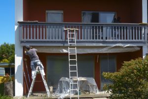 Home Moderne veilige ladder met antislip treden en stabilisatiebalken voor professioneel gebruik in de bouwsector