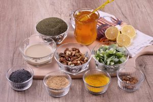 Home Lepel met lokale honing voor natuurlijk beheer van seizoensgebonden allergieën en hooikoorts symptomen