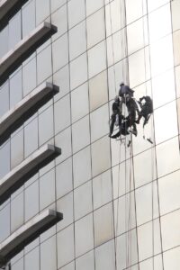 Home Professionele glasbewassing in Dieren - schone ramen en raamkozijnen van een woonhuis
